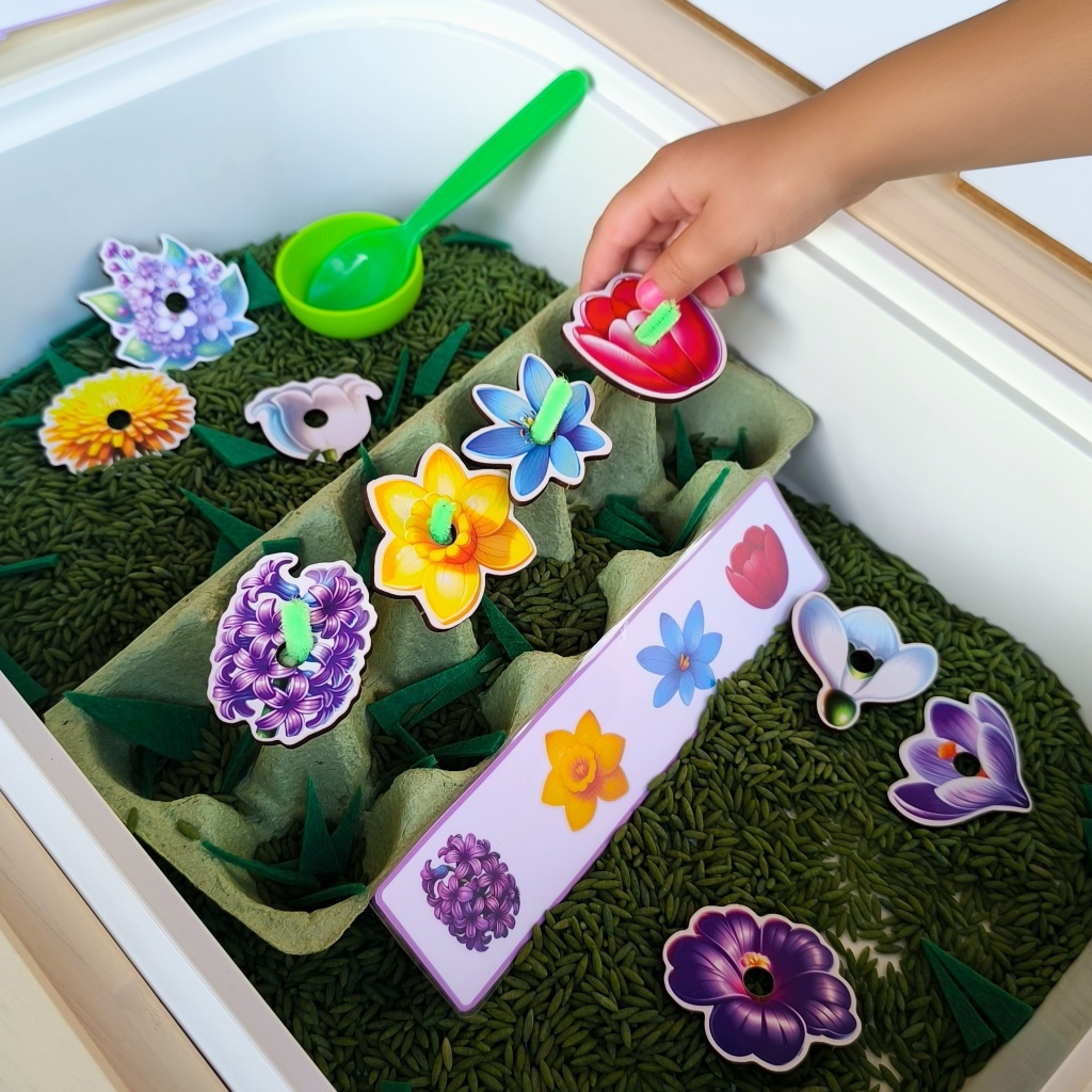Aktivity pro děti kytky sensory smyslohraní jaro sázení květin hra